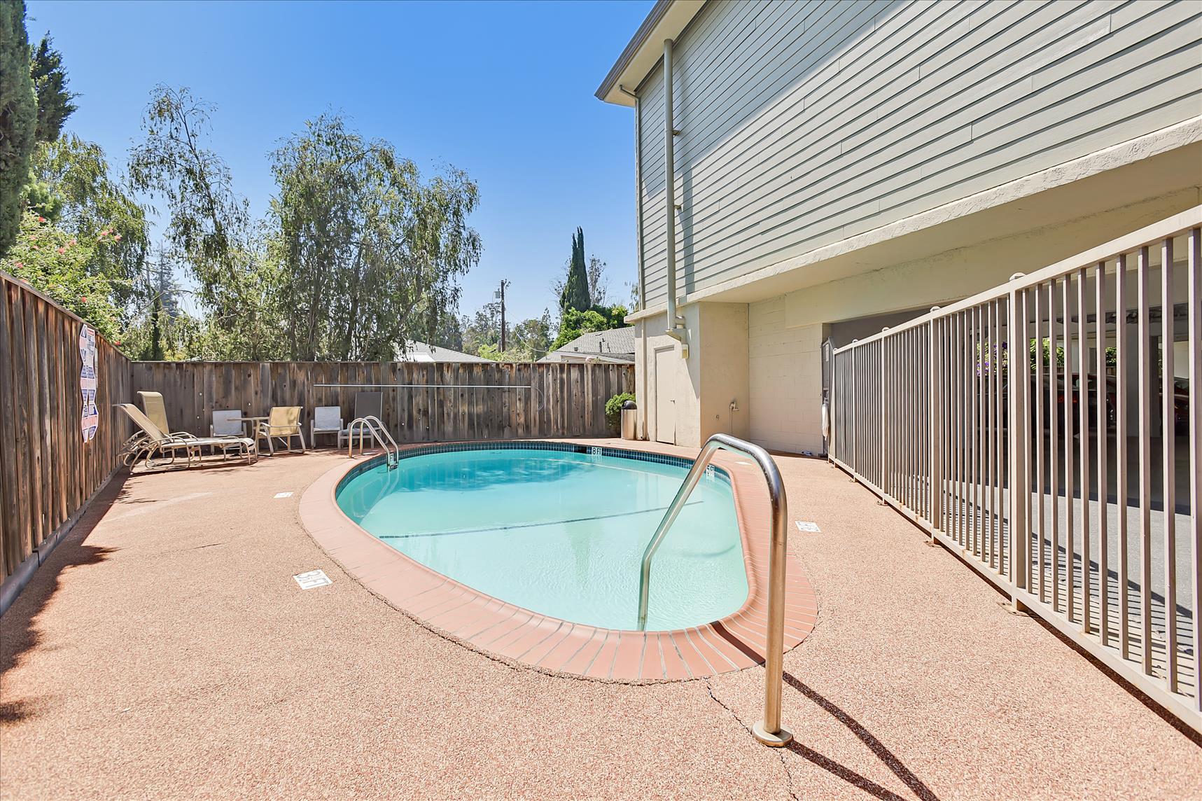 Woodside Court photo 4